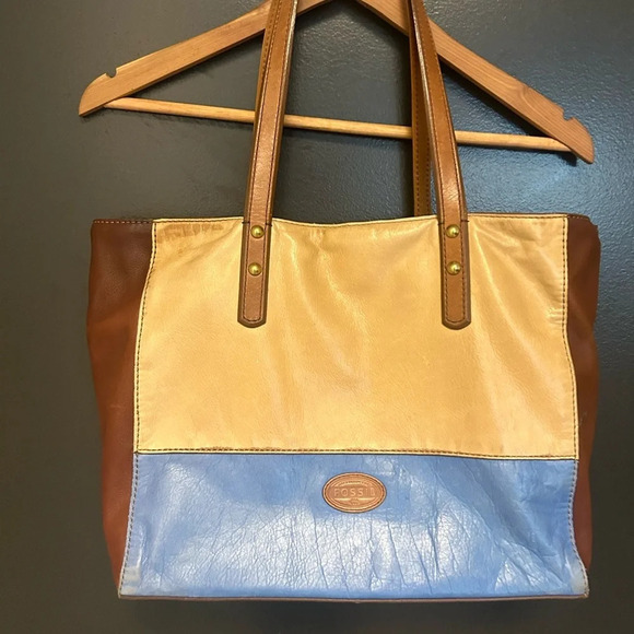Fossil vintage mid size bag in excellent condition aside  from small…. - Picture 5 of 9